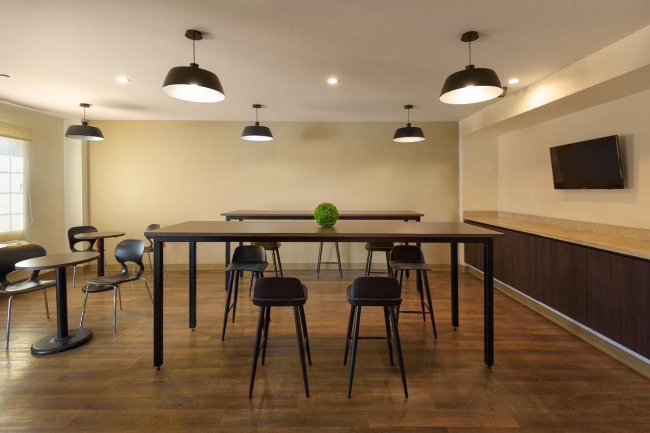 Extended Suites Coatzacoalcos Forum エクステリア 写真