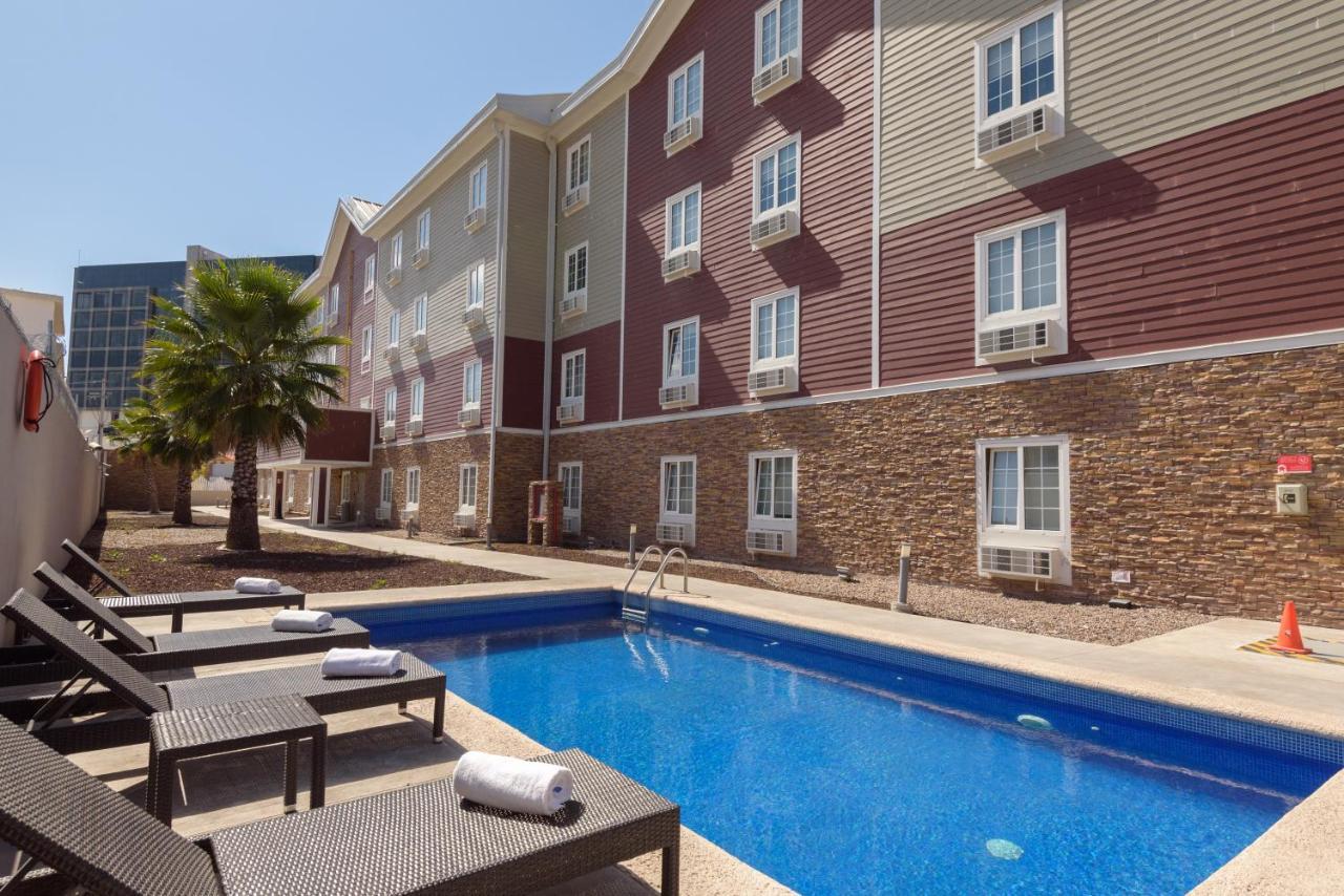 Extended Suites Coatzacoalcos Forum エクステリア 写真