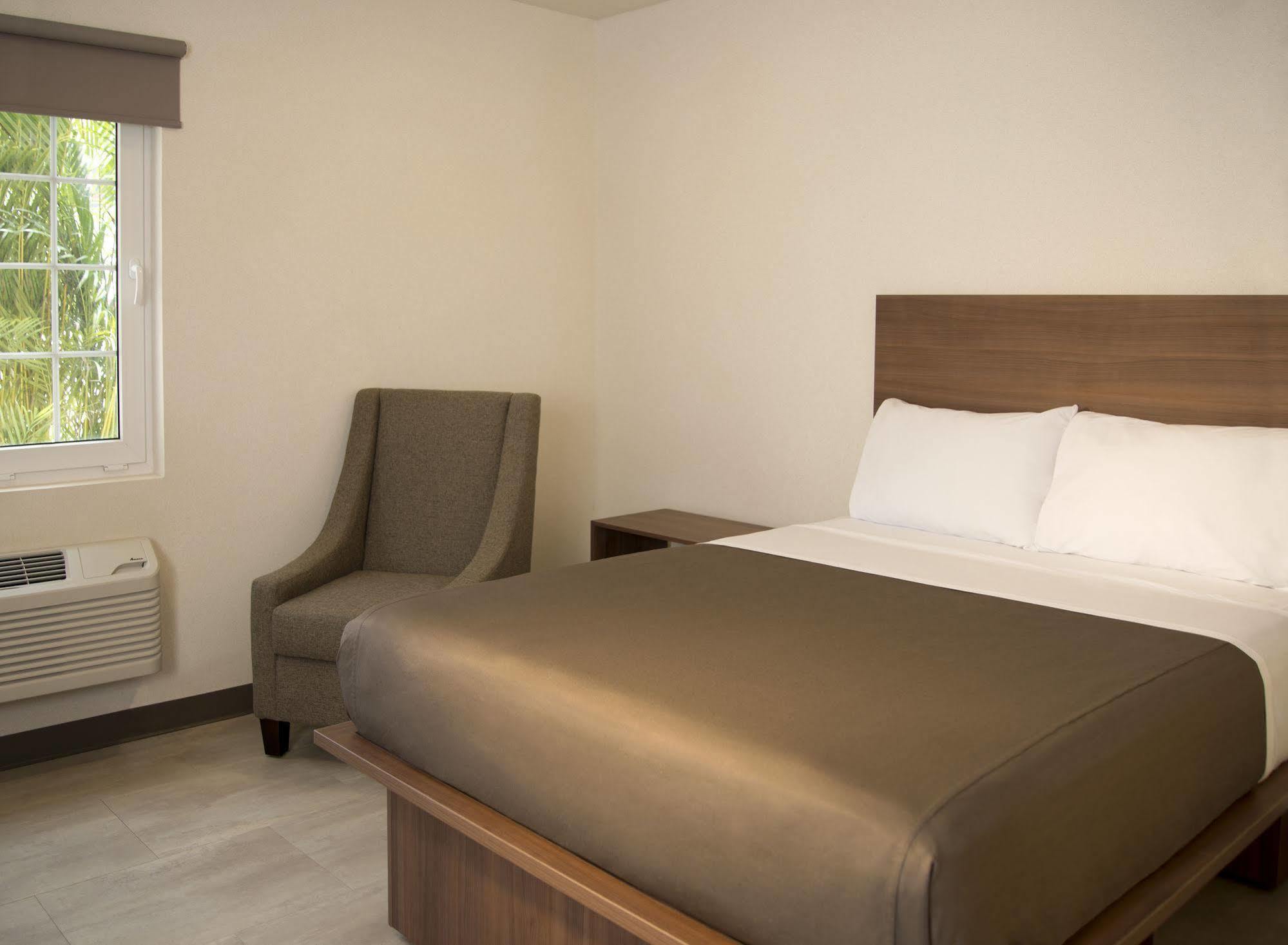 Extended Suites Coatzacoalcos Forum エクステリア 写真